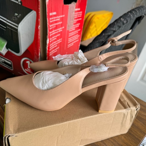 NWT Women's Slingback Block Heel Pointed Toe Dress Pumps Shoes Nude - Picture 2 of 7